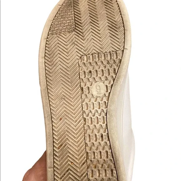 Target white sneakers with red floral embroidery on the sides - Ladies 9 - Picture 6 of 6